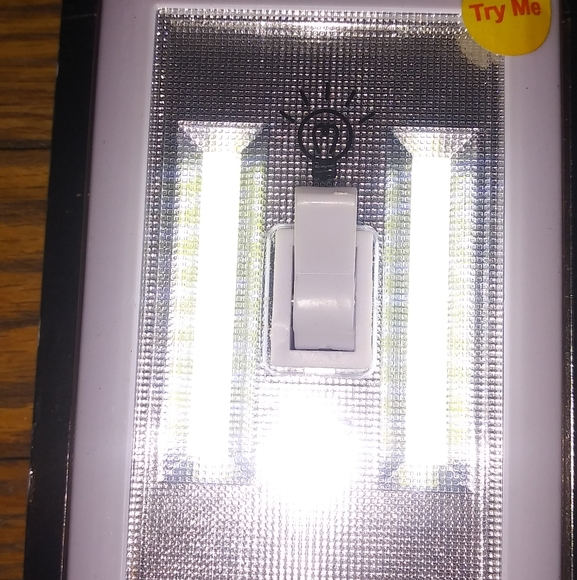 Litezall portable light light switch - Picture 1 of 5
